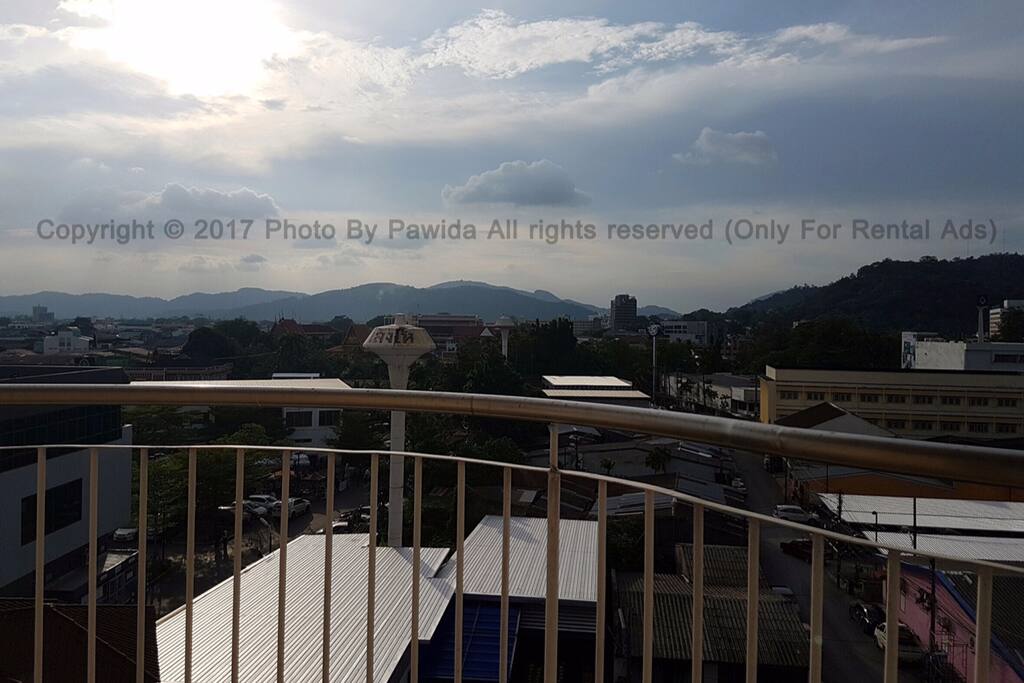 The Main Balcony & Scenery