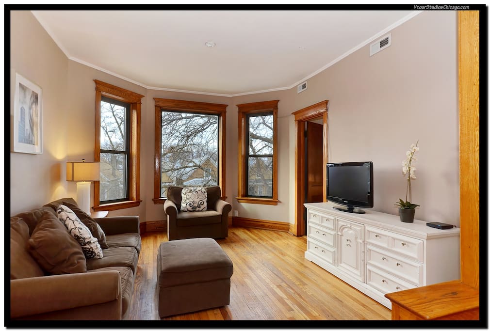Living Room with TV and Cable