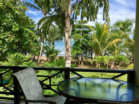 Amazing beach house on peaceful Bahía Bellena