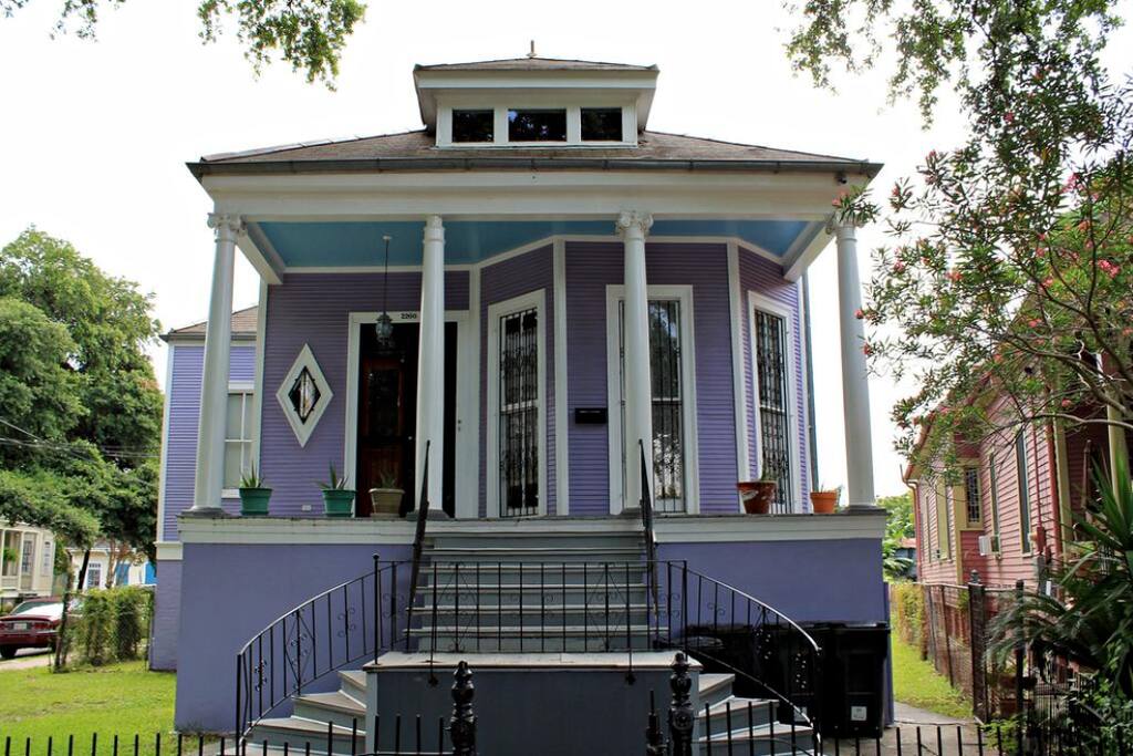 Large room in historic boarding house! - Bed and ...