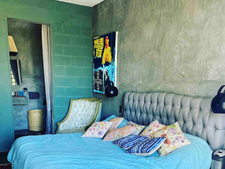 Მთავარი საძინებლის საწოლი 193 × 203 სმ 