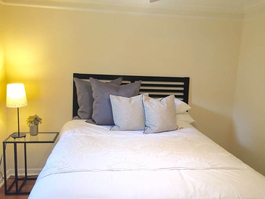 Brand New Queen Bed / Accent Pillows & Euro Shams!