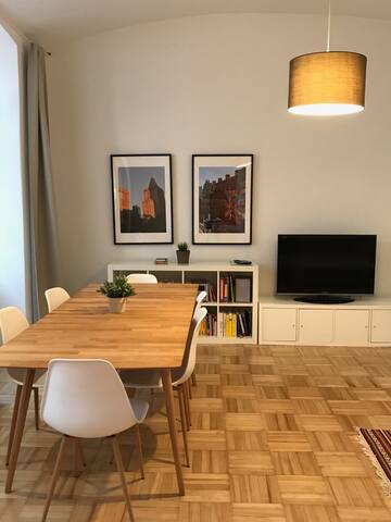 ♔ MODERN | CITY-CENTER SUITE gallery image 2