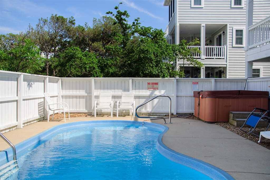 JR129: Carolina Breeze | Pool Area