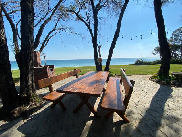 Sea’esta Sands- Absolute Beachfront Family Retreat gallery image 4