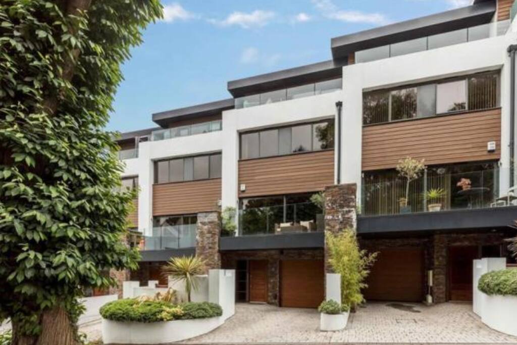 Contemporary Townhouse
