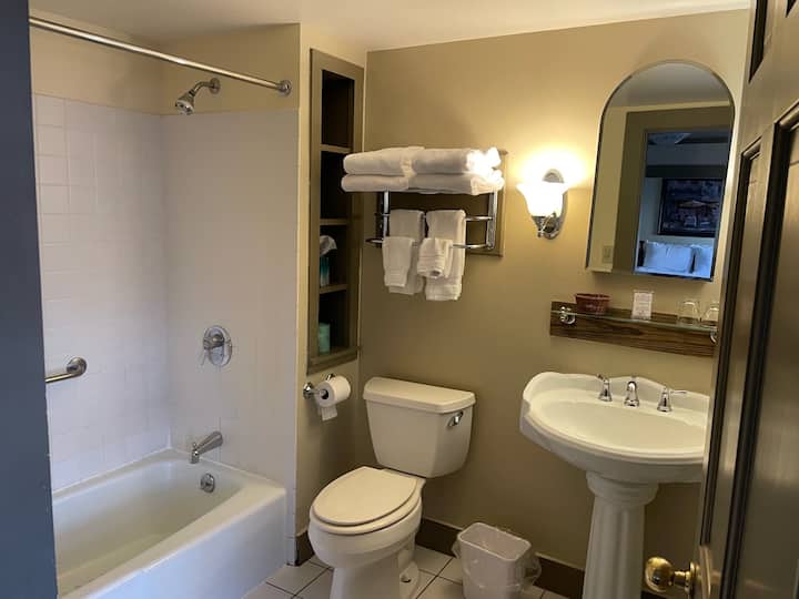 Superior Luxury Queen Room - The Inn At Montpelier - Montpelier, VT