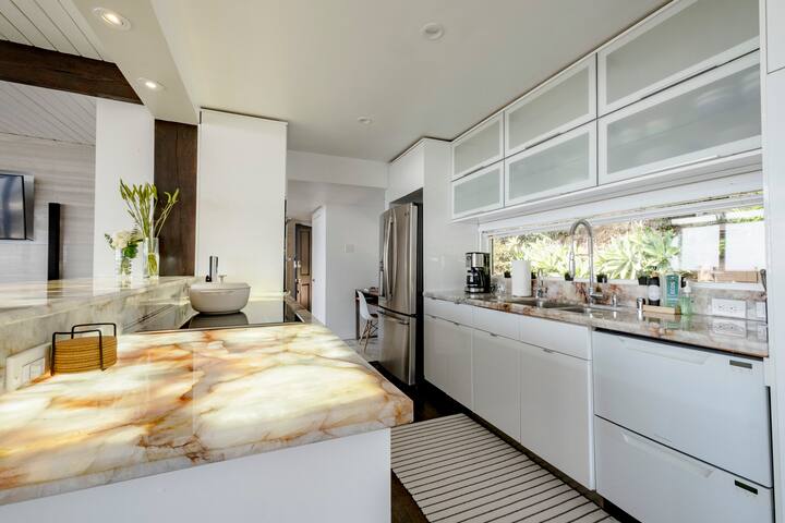 Heart of WeHo Estate w/ Magnificent Views gallery image 5