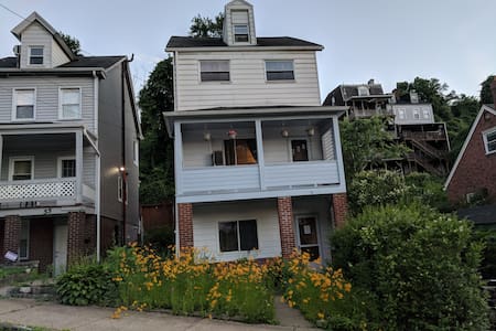 2 bedrm/1 bath house close to Pitt/CMU, South Side