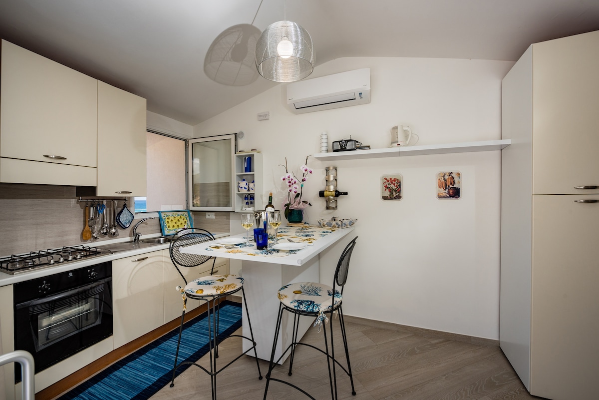 Successful Airbnb property: The house on the bridge in Castellammare Del Golfo