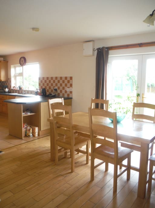 Dining Area overlooking large back garden and scenic views of Mcgillycuddy Reeks