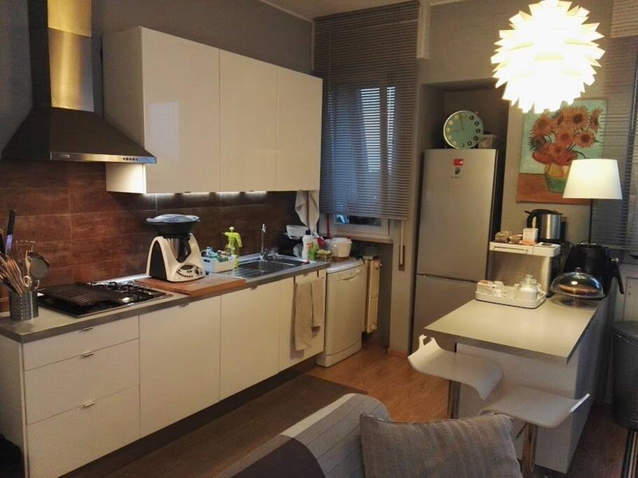Attrezzata zona cottura con penisola