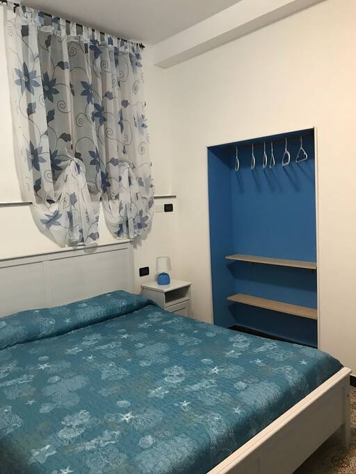 Prima camera da letto matrimoniale + letto singolo