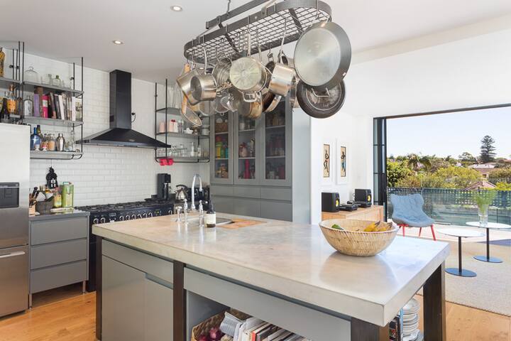 Private, architectual, luxurious gallery image 2