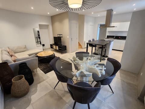 New T4 duplex, parking – Airport/Eurexpo/Stadium