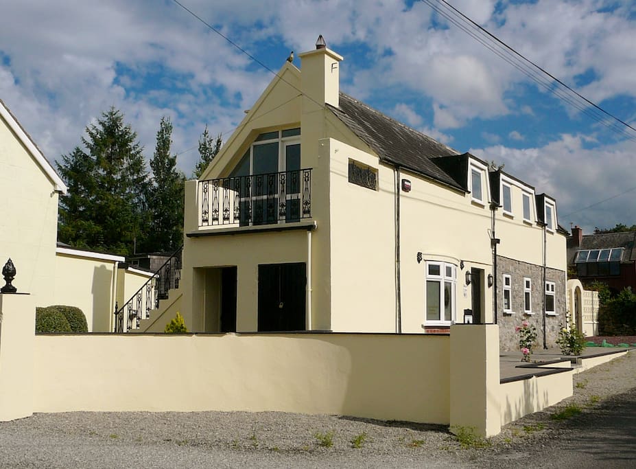 The Anchorage Apartment Building
(Quay2Beauty Salon on Ground Floor. Apartment on First Floor)