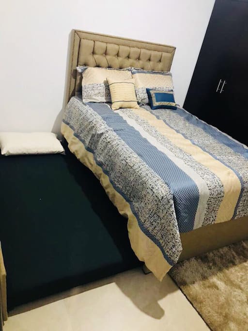 2da Recámara matrimonial con cama individual