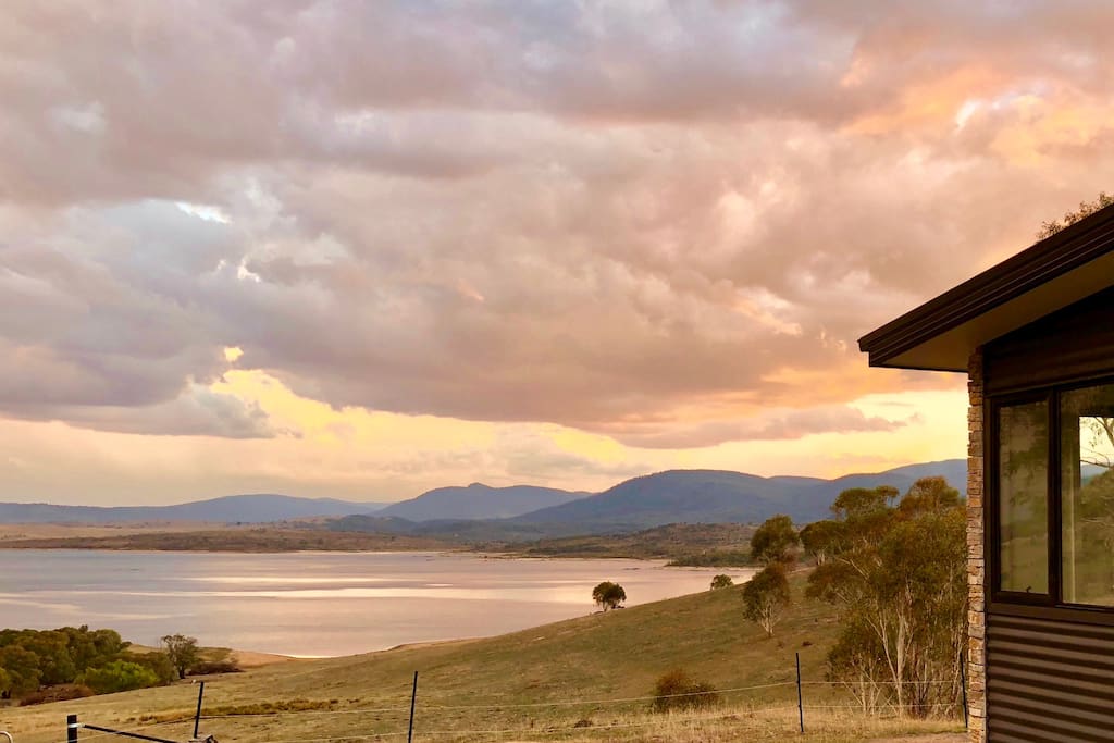Lake Jindabyne Estate Wombat Chalet Chalets for Rent in Kalkite