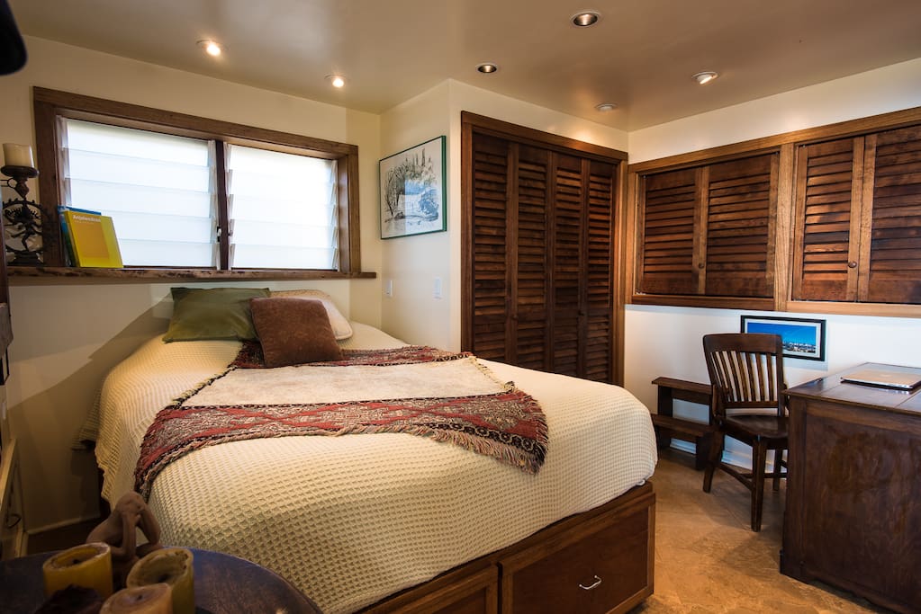 A very comfortable queen size bed
