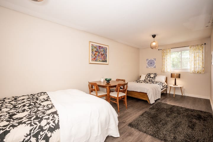 Спална соба со 2 кралици во планинска куќа 