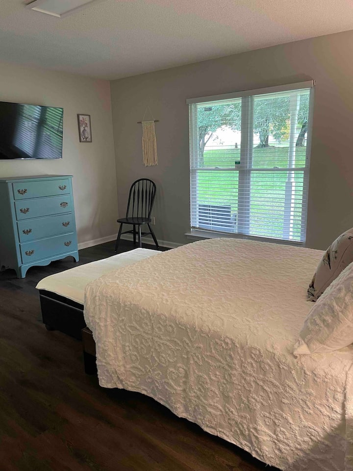 Master bedroom on ground level with en suite bathroom with walk-in shower. This bedroom has a queen bed and an ottoman that converts to a single bed.