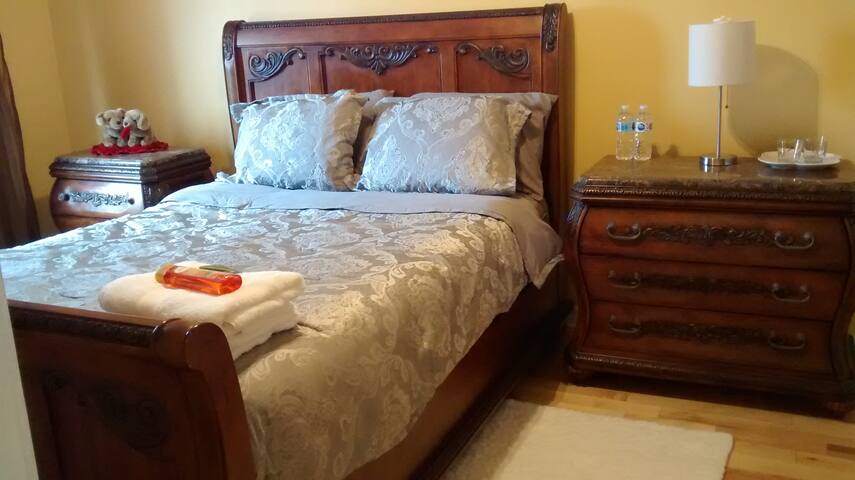 Private Room + Private Bathroom in Hamilton
