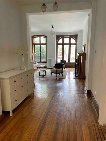 5 Bdrm 2 bath TH triplex w garden gallery image 4