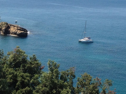 Fantastic seaview, design villa in secluded area