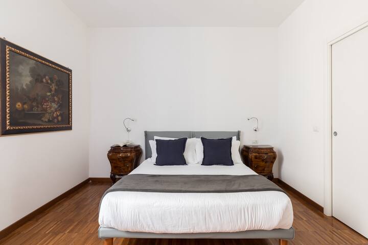 Stunning apartment, Belsiana St, Piazza di Spagna. gallery image 2