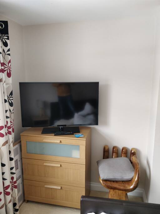 Drawers for storage and TV with FireStick (Netflix installed)