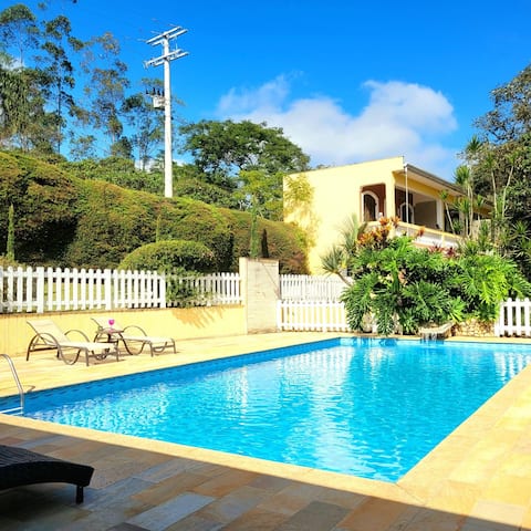 Country house with swimming pool and barbecue area.