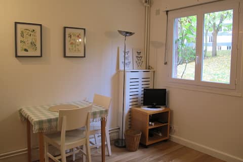 Quiet studio in Louveciennes 30 minutes from La Défense.