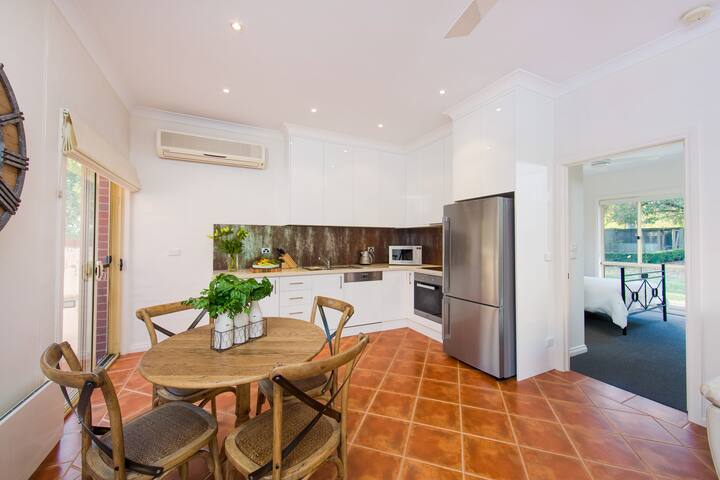 Cliveden Retreat In The City - Albury