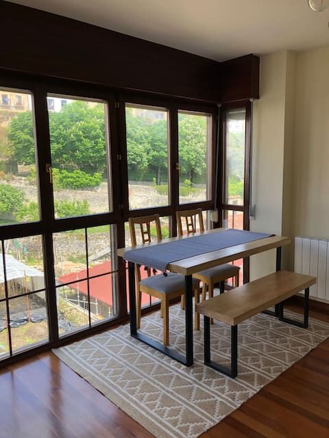 Top performing Airbnb: 3 bedrooms - Centrally located, bright and quiet (Wi-Fi) in San Vicente De La Barquera