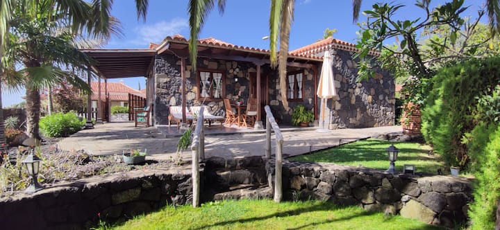 Authentic Canarian cottage with ocean views