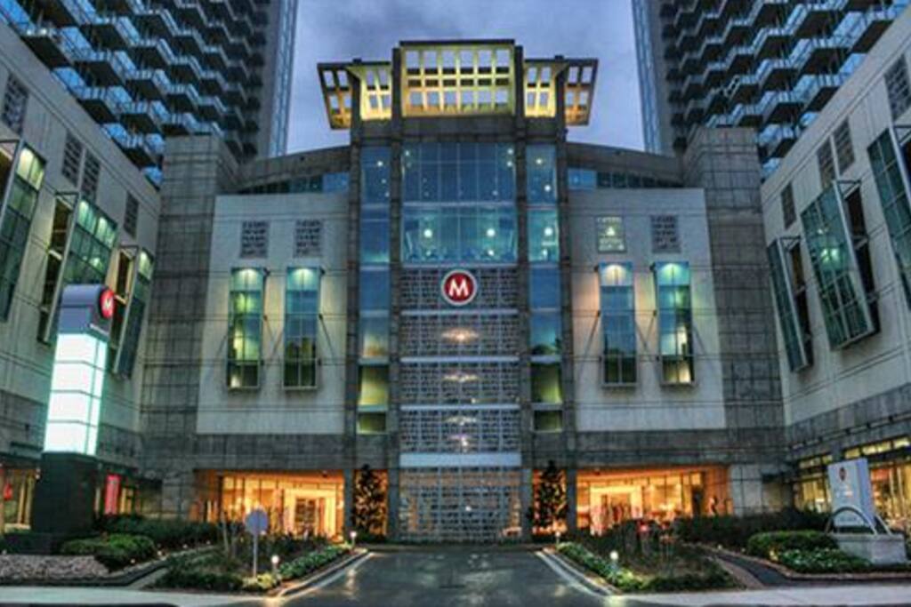 Valet Parking, Restaurants and Grocery