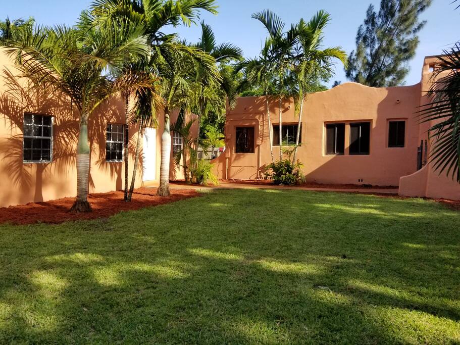 Sideyard view of main house and guesthouse