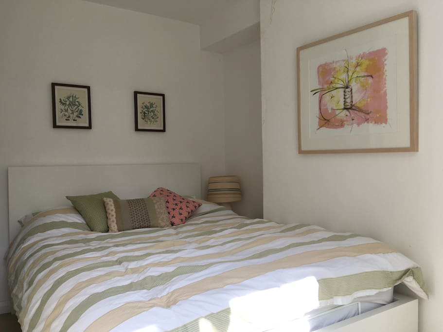 Cosy double bedroom with view of garden