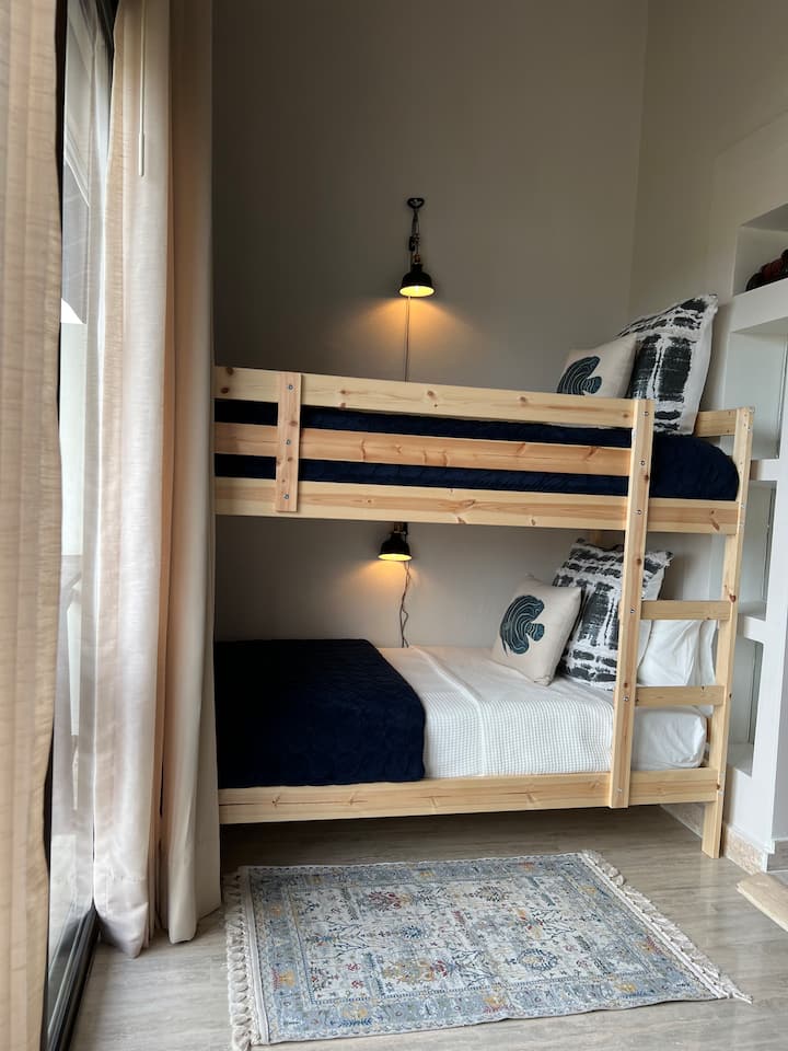 Kreveti na kat s visokokvalitetnim madracem 
