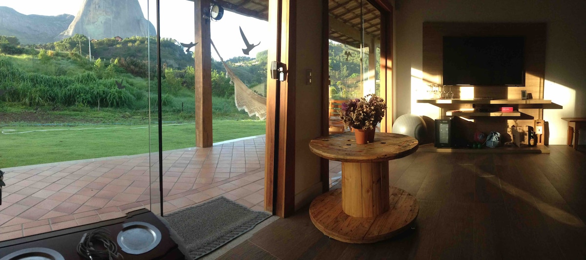 Top Airbnb: COPO DE LEITE BUNGALOW (front Pedra Azul) em Vitória
