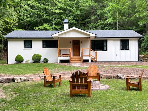 Top Airbnb: Newly remodeled cabin in DuPont/Cedar Mnt/Brevard. in Brevard / Transylvania