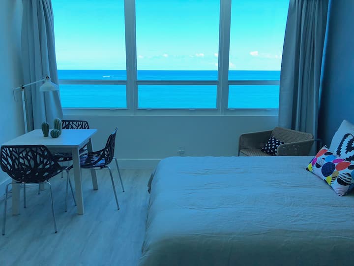 1626 BeachFront studio W/ Kitchen and Parking Serviced apartments