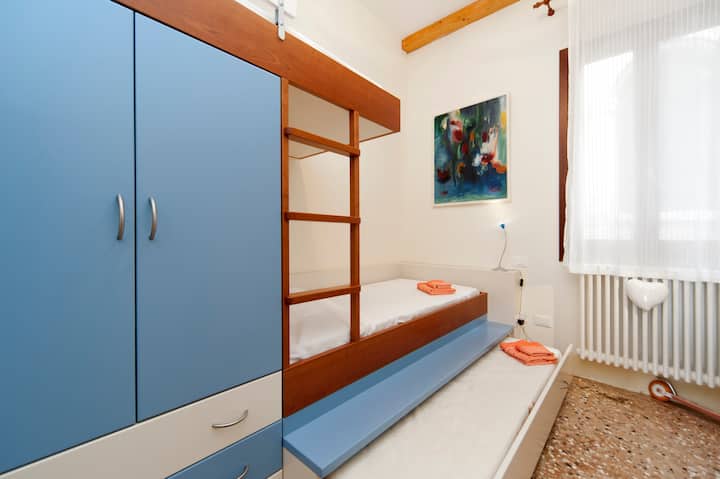 غرفة النوم الثانية 