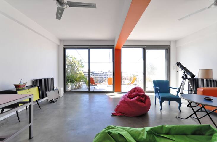 Colourful Cosmopolitan Athens | Acropolis view gallery image 3