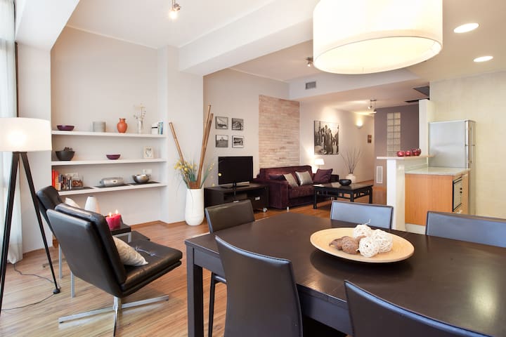 Spacious apartment in the Eixample