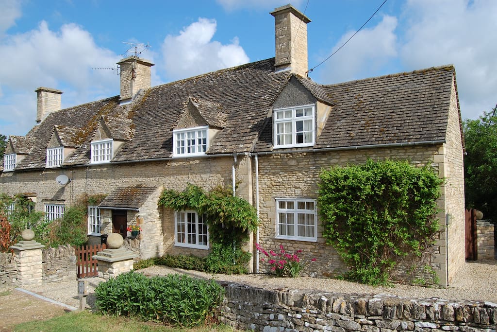Cotswold English Country Cottage in Quiet Village 