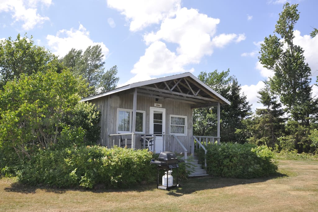 LILAC cottage Privacy and a view of the bay Cabins for Rent in