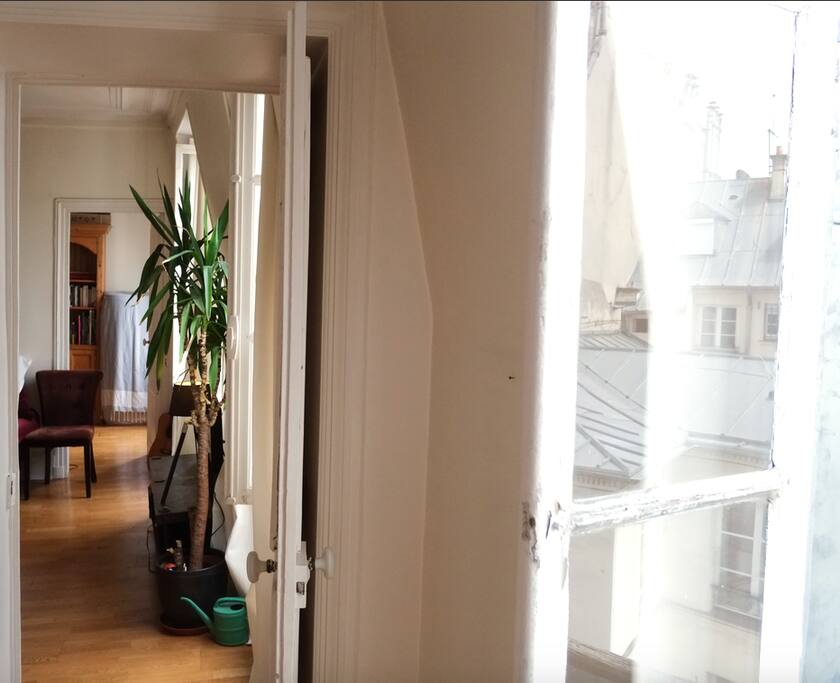 4 windows west oriented at the last floor : full light !