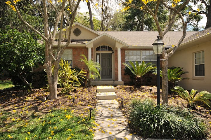 Clean, cozy home in a GREAT location