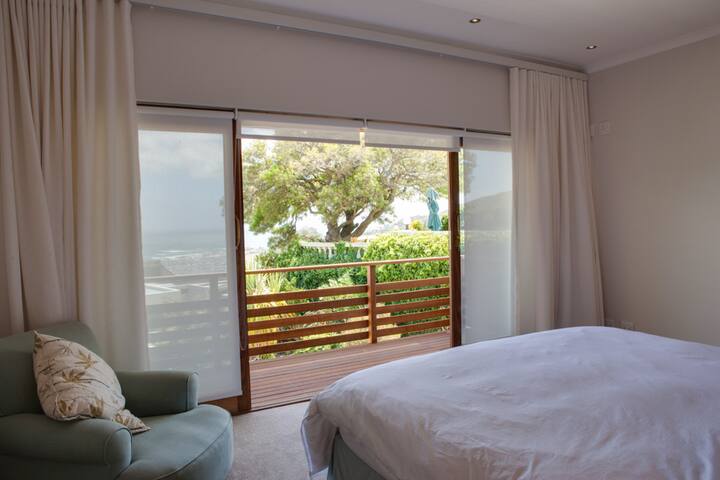 Woodford Villa gallery image 4